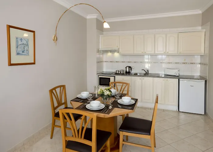 帕拉蒂姆阿拉基玛公寓式酒店 4* 阿尔布费拉